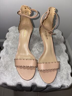 Coach Monica Scalloped Leather Heels Sz 8 B